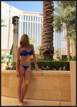 heavenstobetsy69:  POOLTIME TODAY-  *i hate