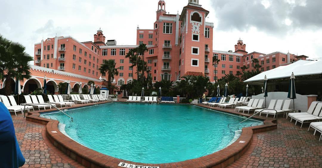 At the Don 💋   #hotellife #loewshotel #doncesar #pink #pool #panorama #staycation