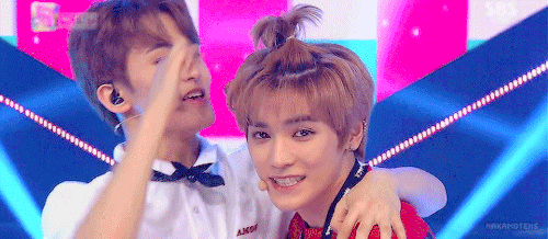 nakamotens:even mark can’t resist touching taeyong’s apple hair
