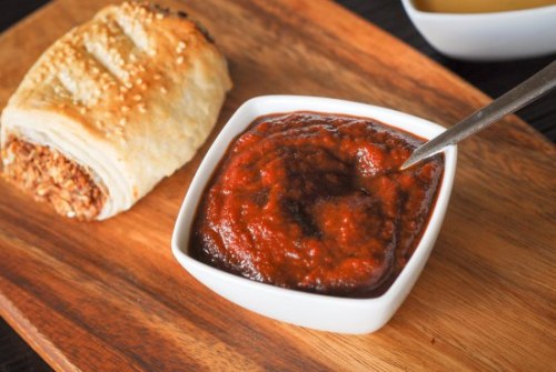 vegan-yums:  Sausage Rolls with a Trio of Dipping Sauces  / Recipe