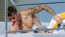themarcoposts:  More JUSTIN BIEBER! :D :D 