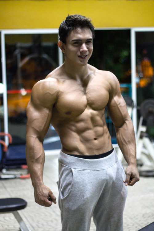 Porn Pics myfavouriteguysblog:  Daniel Roman, bodybuilder/model