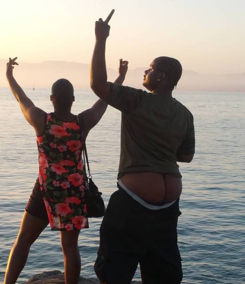 #sagging saying #fuckthehaters #kiss my #ass Why my middle finger so fucking long (at Venice Beach)