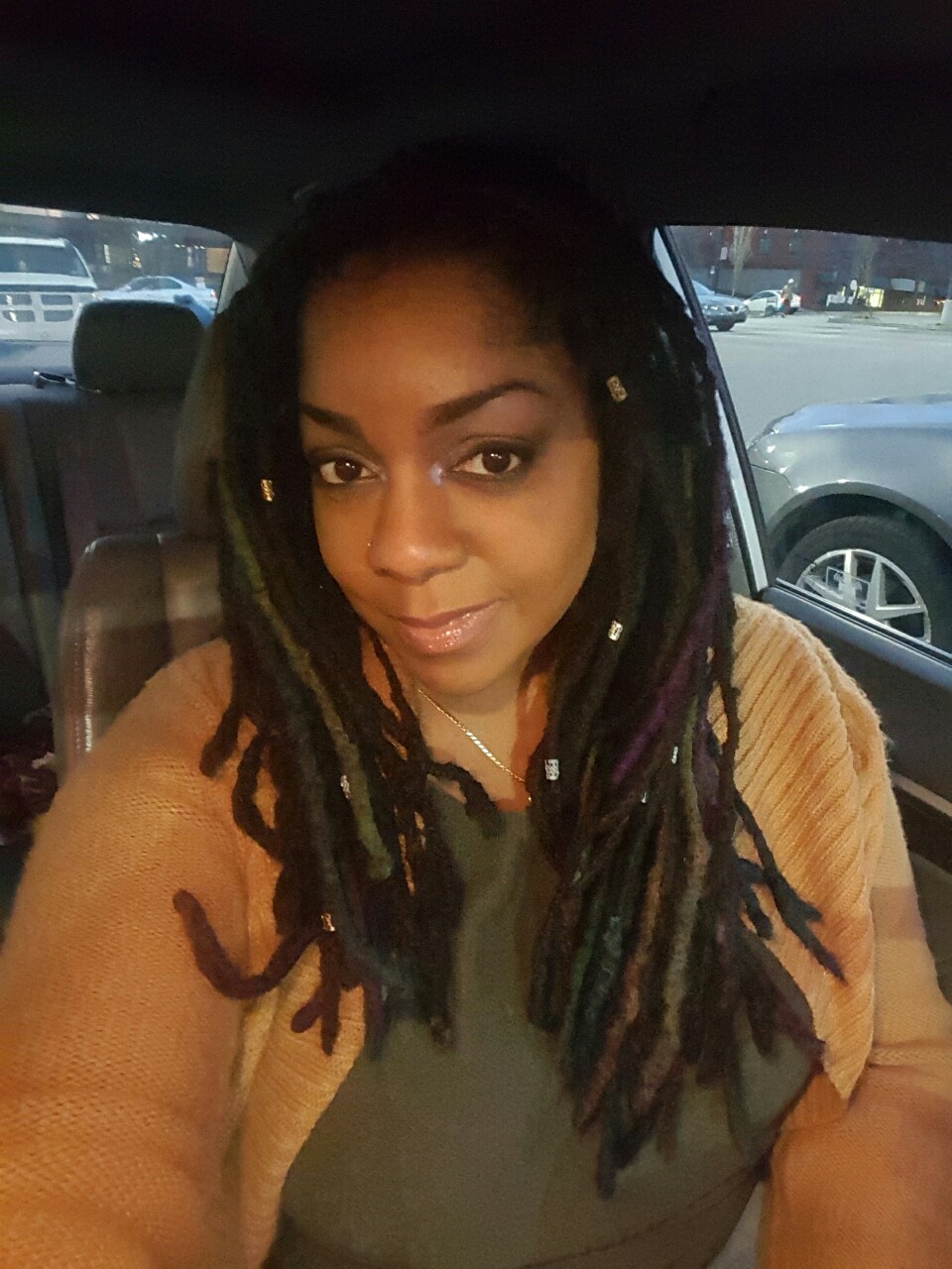 dynastylnoire:  My first move of 2k16 was taking the yarn off my locs and getting