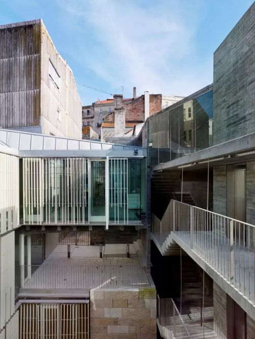 archatlas:       Property Registration Offices in Spain  Property Registration Offices by Irisarri Piñera Arquitectos seeks a balance between a joint organization, and not give up the presence of clustered buildings, between get a sense of unitary