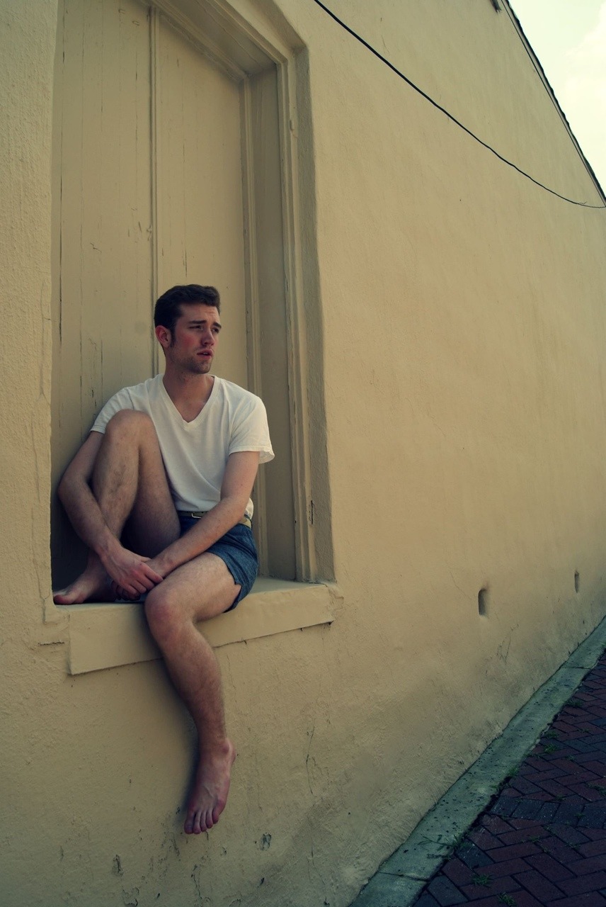imgonnaletitshinebright:  In my own little corner   IG: austinttyler