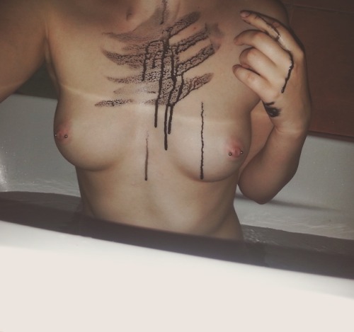 xma-cabra:#piercings #piercing #piercedgirl #pierced #girlswithpiercings #nipplespiercing #nipplepie