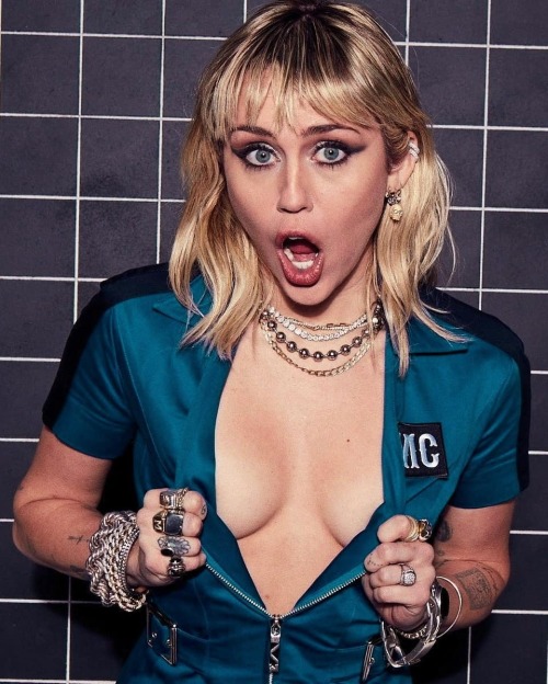 Porn Pics celebrity-cleavage:Miley Cyrus