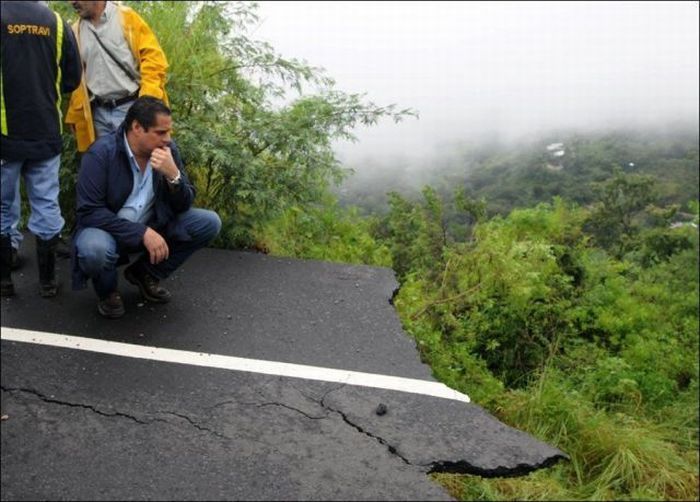 funniestpicturesdaily:  Well, there’s your problem right there  where the sidewalk