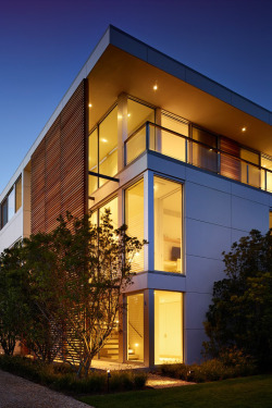 envibe:  Waterfront Home, Water Mill, New York. Designed by: Stelle Lomont Rouhani Architects. Brought to you by ENVIBE.CO 