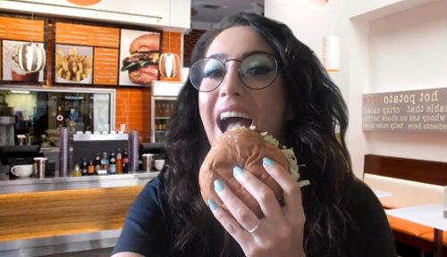 I love you @burgerlounge we will be reunited again someday! Yes I got it delivered, yes I am eating in front of a virtual background. #roleplaysdcc2020 https://www.instagram.com/p/CDFcUzHA-h4/?igshid=vf31o7qi703h