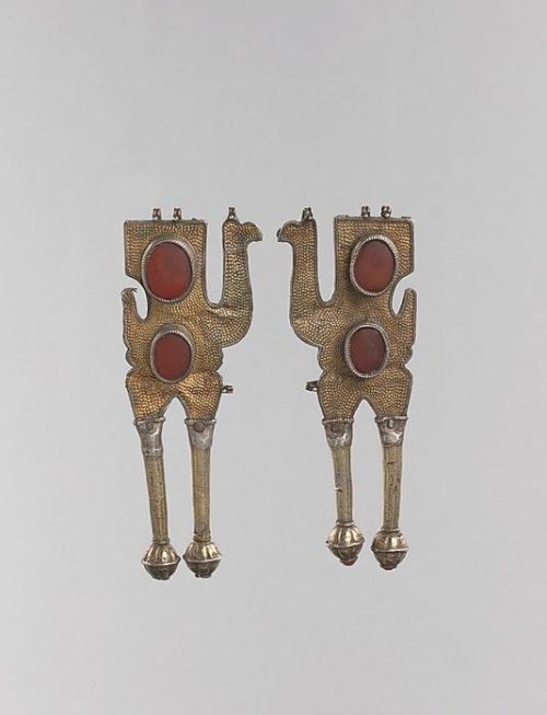 Boy&rsquo;s Amulet in the Shape of CamelsObject Name: AmuletDate: late 19th–early 20th centuryGeogra