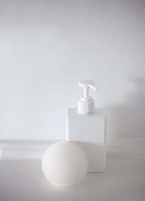 whiteminimal:my blog will bring u peace - lots of white, aesthetics and stuff like that! feel free to talk to me if u enjoy, looking for some good, diferent and cool people here <3