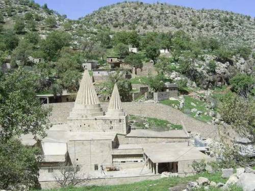 ahencyclopedia: YAZIDISM YAZIDISM is a syncretic, monotheistic religion practiced by the Yazidi