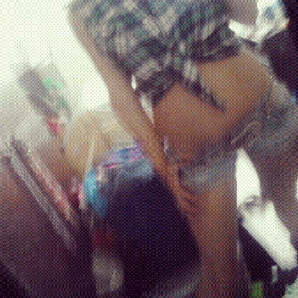 picsofmysexysisterinlaw:  I wish I had some pics of her pussy