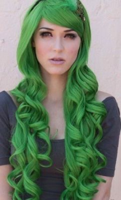 hairchalk:  Turn your ordinary hair into a GREENtastic one with Hair Chalk!