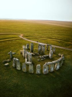 womanunderwaves:  Stonehenge 