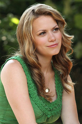 Bethany Joy Lenz  6e600c8dabedd27d30fd42ff1cdfeee64d604310