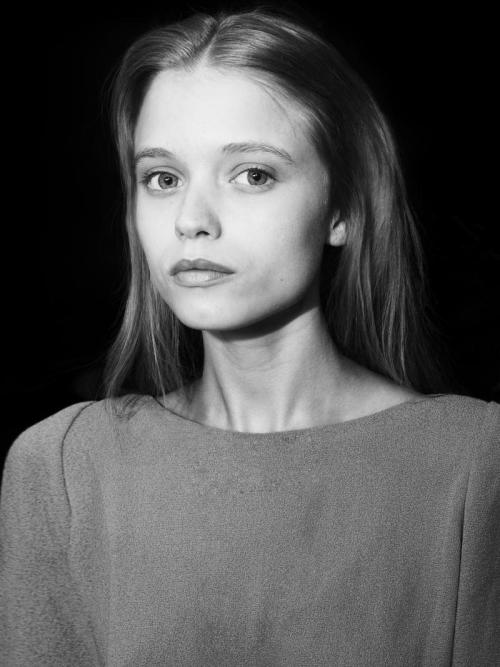 neohki:weekenda:abbey lee kershaw photographer: Gianluca SantoroBABYOmg