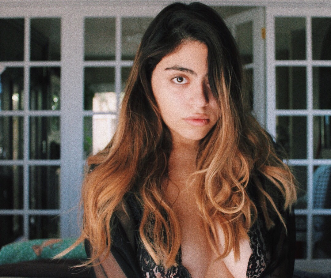 nvillalobosc:You return like autumn, and I fall every time. 