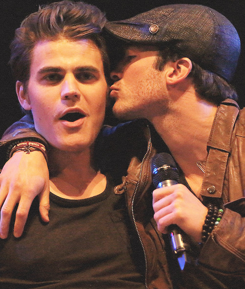   19/50 fav. pictures of → Paul & Ian    