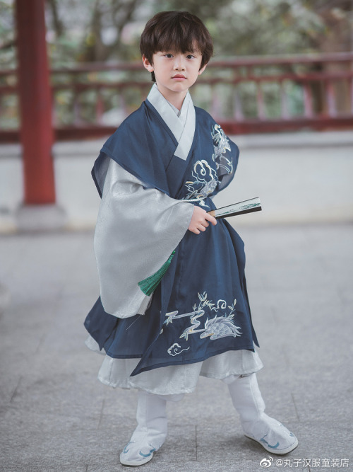 chinese hanfu for children by 丸子汉服童装店