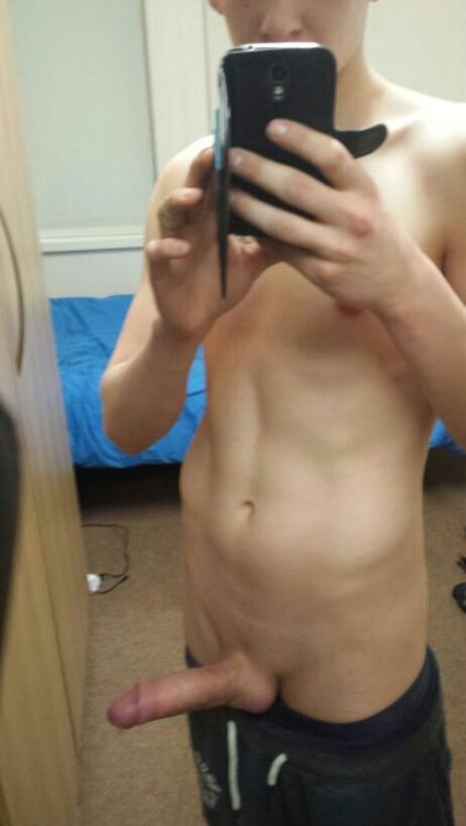 dirtysmellysocks:  gaytwinksboysnude:    I’m on my Cam Now Check Me Out -Click Here- #ReblogMe ツ  http://dirtysmellysocks.tumblr.com/