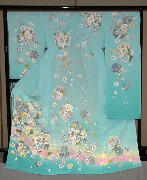 The 43rd Traditional Kaga Yuzen Craft ExhibitionFurisode “Hanakusudama and Kaga Temari” 