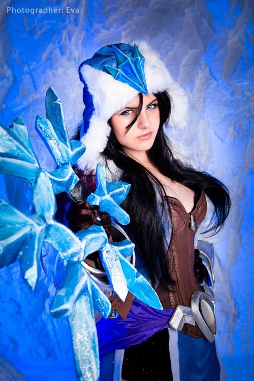 The super sexy Snowstorm Sivir Cosplay 