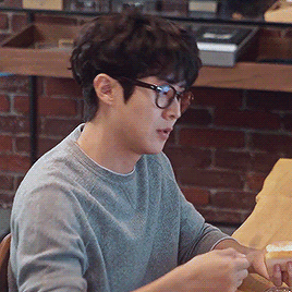 CHOI WOO SHIK as CHOI UNG(in glasses appreciation) in Our Beloved Summer