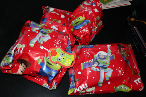 If you have ever received a hand-wrapped gift from me then I am truly, deeply sorry. UmU