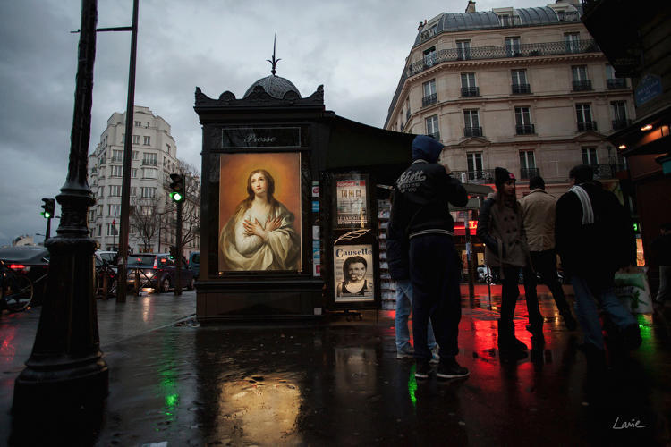 kidgarbage:  French street artist Etienne Lavie steals outdoor advertisements and