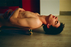 shirtlessboys:  (by aleksandra popis)