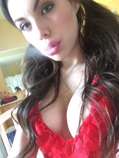 (Contd.) A tribute to missmelissa14. One of the sexiest smokers on tumblr xox
