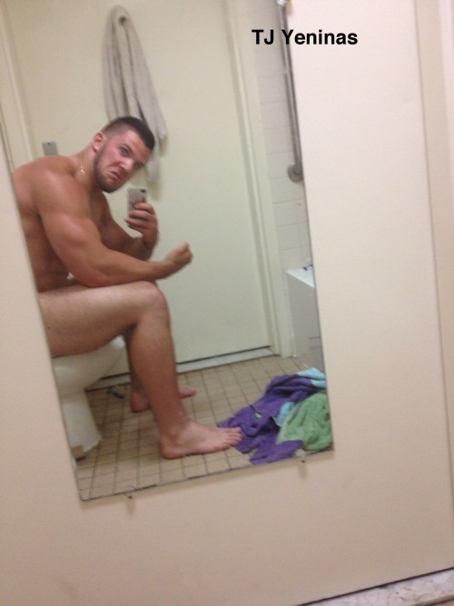 hotandexposed:  This college running back is very proud of his muscular body and hard dick. 