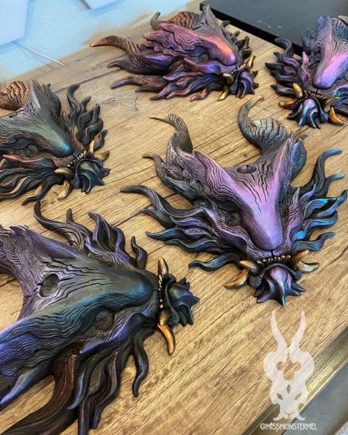 Finishing up a few color shift Panoptes Beast wall hanging casts! These will be available for purcha