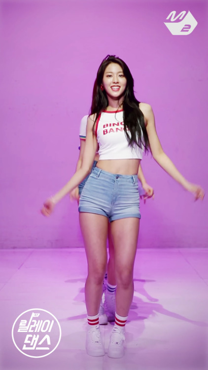 AOA Seolhyun. I Really love the opening choreography to 빙글뱅글(Bingle Bangle)  직캠 (fancam)