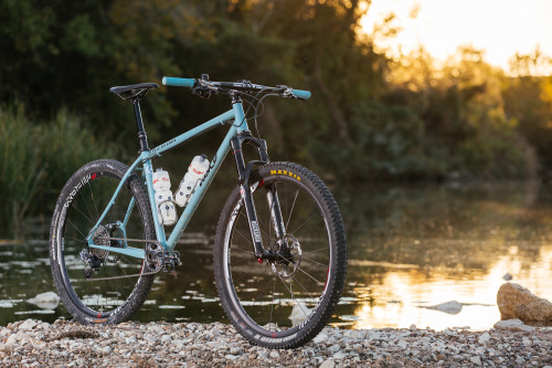 bikesandgirlsandmacsandstuff: (via My Rowdy Rosko Hardtail 29’r with XX1 | The Radavist)