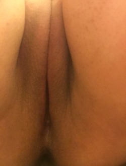 sweetashley187:  Looking at my sweet little pussy gets me so horny and wet. Especially out in public. My nipples are so hard.