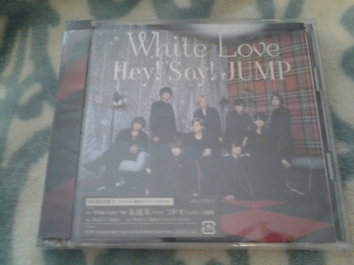 All 3 editions of the White Love single have come in! I’m super excited for them!! The notebook that