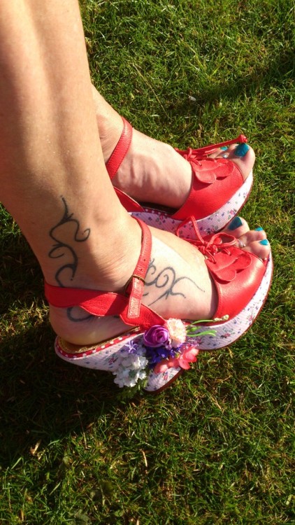 Just found some pics of my lush Irregular Choice sandals&hellip; with blue nail varnish on my pi