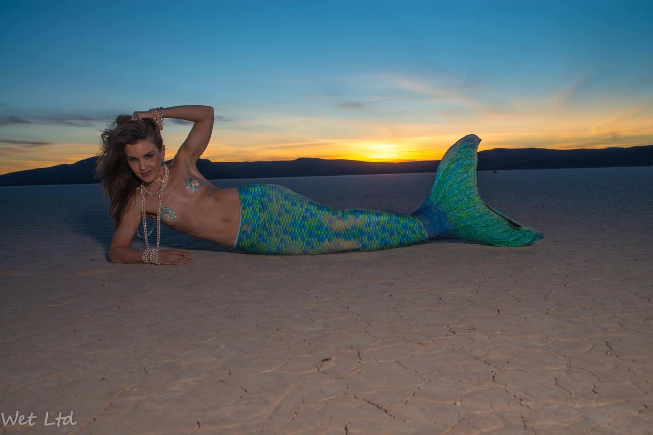 wonderhussy:  Damn ocean went and dried up on me…and they say global warming is