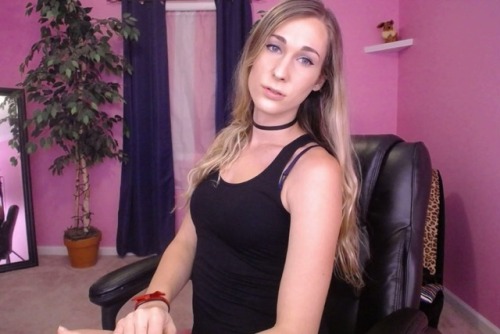 addibabeee: Im back home from the beach! lets playyyyy! Chaturbate.com/addibabeee