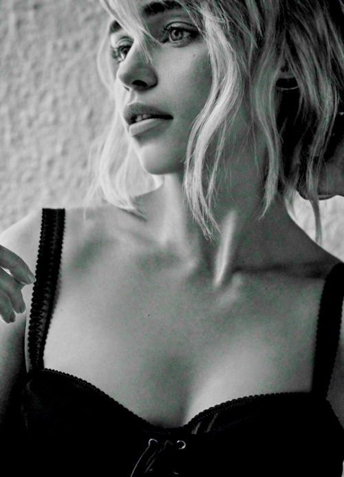 tessathompsen:Every Photoshoot I Love 59/?: Emilia Clarke for Elle France November 2018