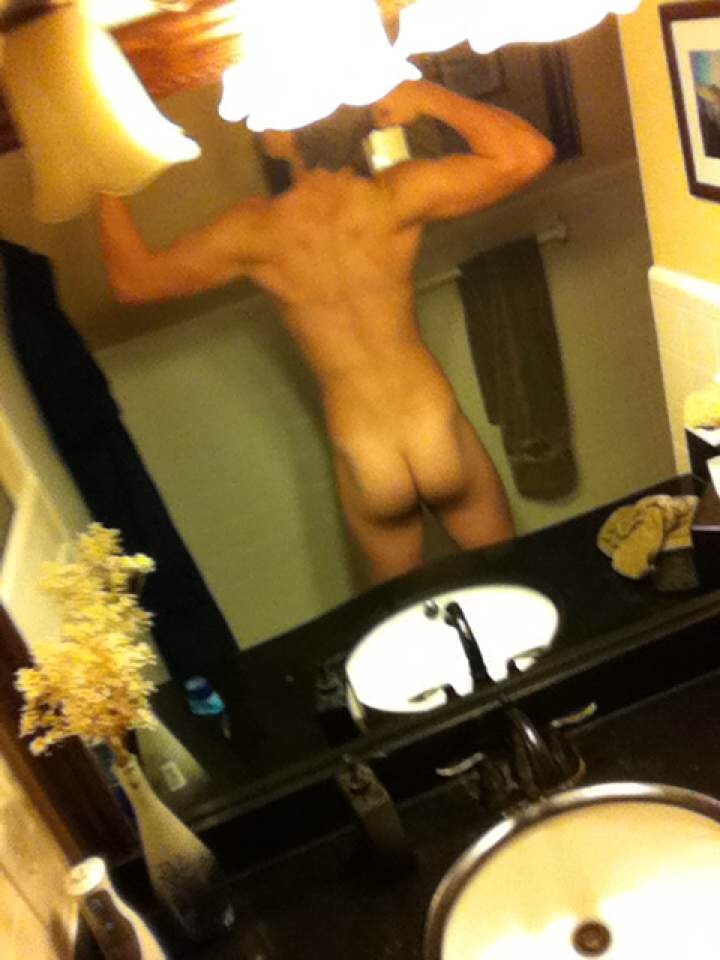 slutykikslave:  i-lads:  Straight teen lad’s filthy selfie pics  Follow slutykikslave