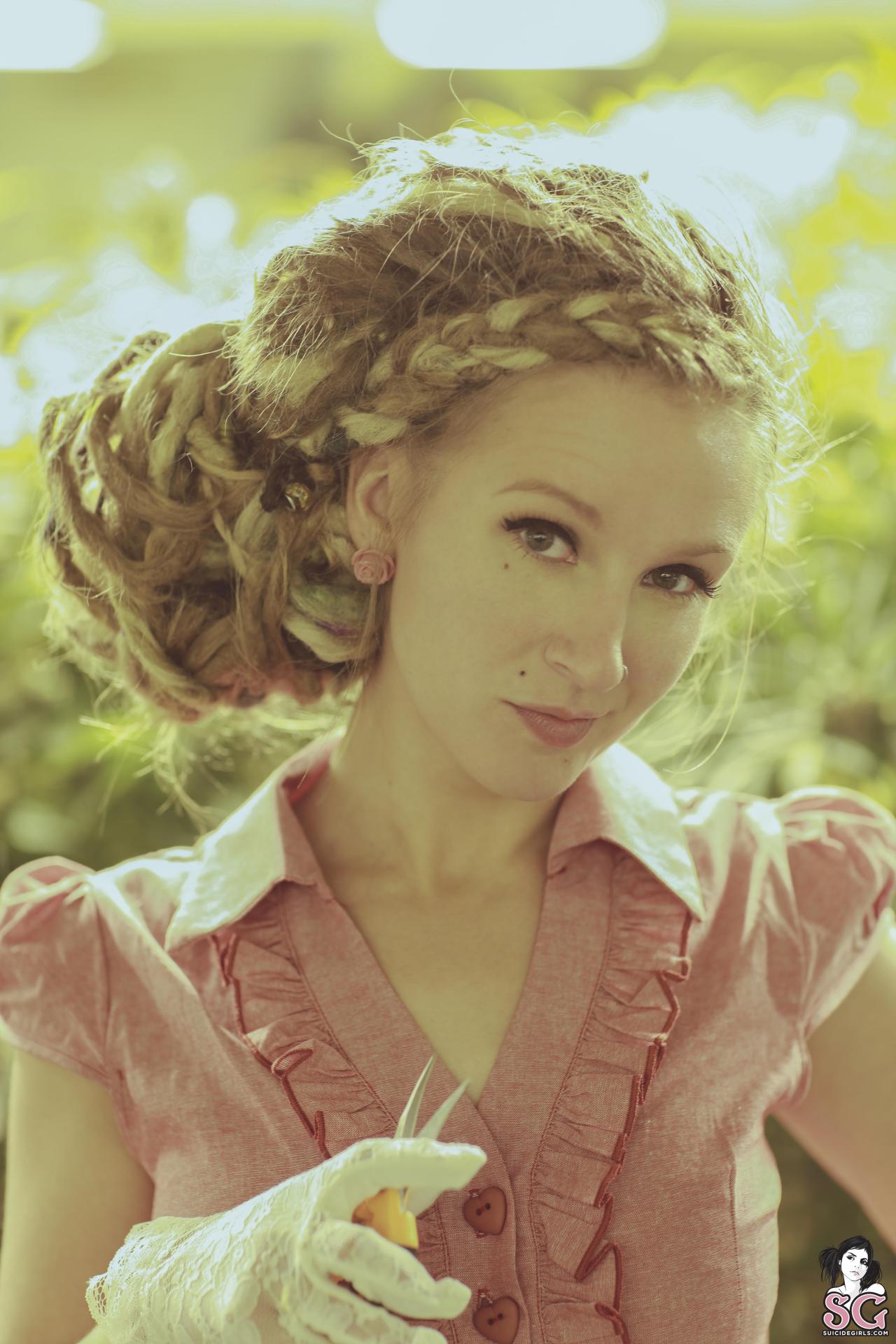 suicidegirlsalbum:  Damsel Suicide - Jilly-Bean: 45 imageshttp://ouo.io/DUy5z &lt;–