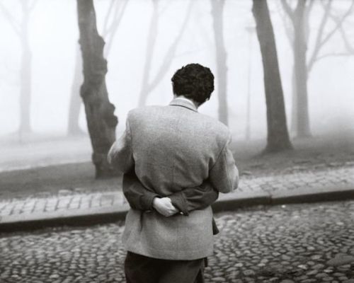 joeinct:Embrace, Helsinki, Finland, Photo by Pentti Sammallahti, 1983