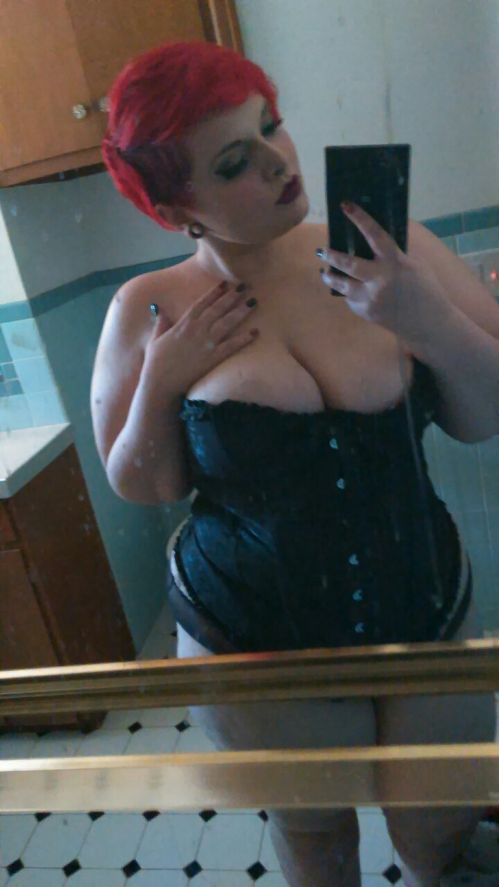 rollsofdestiny:  Did my first professional shoot today! This is me taking a selfie
