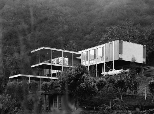 jeroenapers:  Zeitler Residence. Een villa op de heuvels van Los Angeles, naar ontwerp van Bernard Zimmerman uit  1962.  