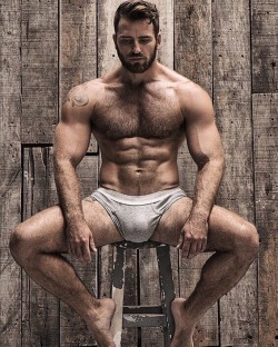 Hairy & Muscle Man 🇮🇹